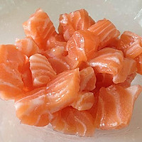 三文鱼蒸蛋（宝宝菜)的做法图解1