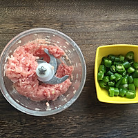 好吃到转圈圈！肉末芝士炒年糕的做法图解2