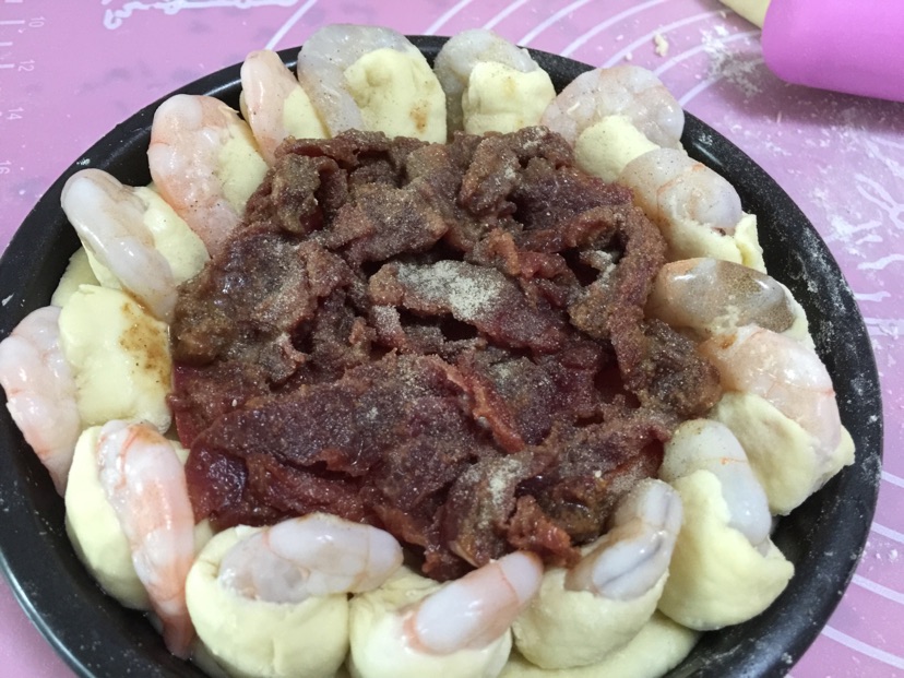 牛肉鲜虾双拼披萨的做法图解10