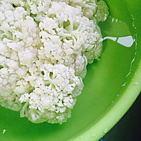 椒盐烤花菜的做法图解1