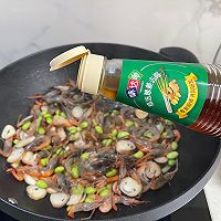 草菇毛豆炒河虾的做法图解9