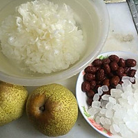 银耳雪梨汤的做法图解1