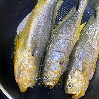 红烧黄花鱼、不用过油、没腥味、口味还浓郁的做法图解3