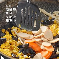 海鲜菇炒蛋的做法图解4
