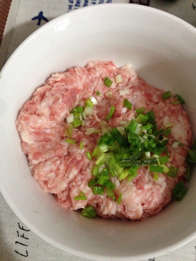 油面筋包肉的做法图解1