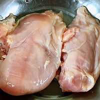#刘畊宏女孩减脂饮食#凉拌鸡胸脯肉的做法图解1