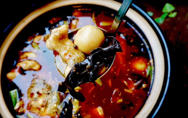 泡椒芋儿鲢鱼锅的做法