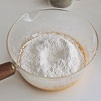 ins风黑芝麻核桃纸杯蛋糕的做法图解3