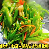 #感恩节烹饪挑战赛# 尖椒炒五花肉的做法图解5