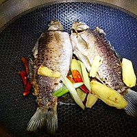 鲫鱼豆腐萝卜汤的做法图解2