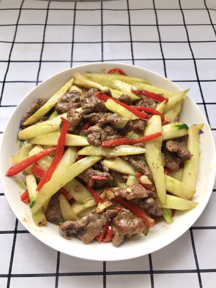 青瓜红椒丝炒牛肉的做法