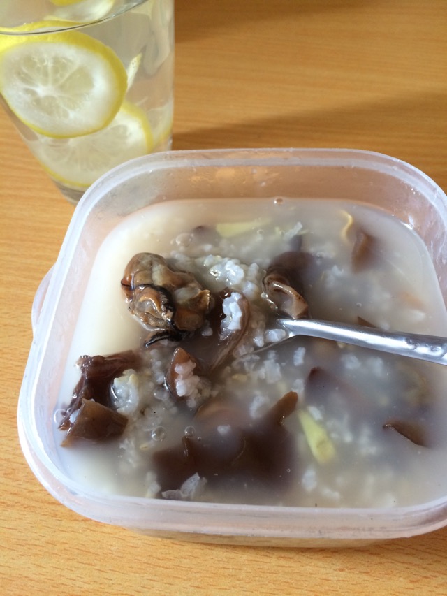 Porridge with seafood and fungus