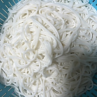 #美食新势力# 小笋菌菇杂酱米线的做法图解1