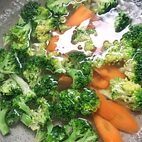 清淡主食~西兰鸡丁的做法图解3