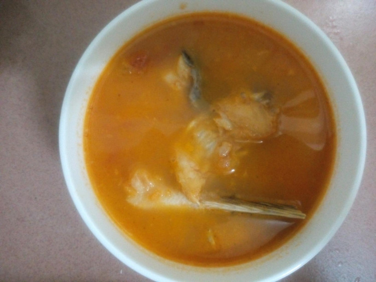 番茄鱼骨汤的做法