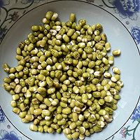 牛奶盒盒自发绿豆芽的做法图解1