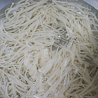 凉拌金针菇#新年开运菜，好事自然来#的做法图解1