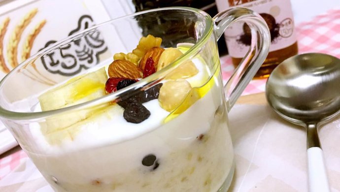 香蕉坚果酸奶杯