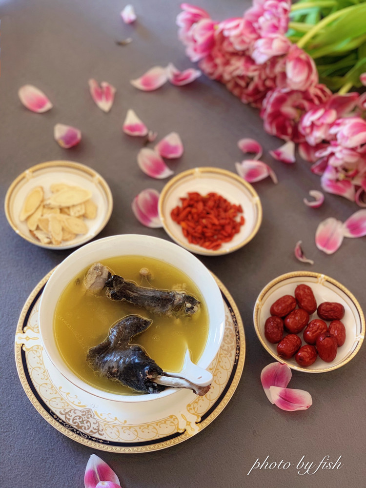 黄芪乌鸡汤的做法