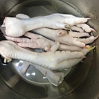 海带鸡爪汤的做法图解2