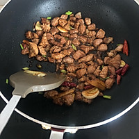 酸菜猪肉炖粉条的做法图解2