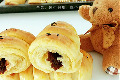 南瓜的蜕变:豆沙毛毛虫面包～