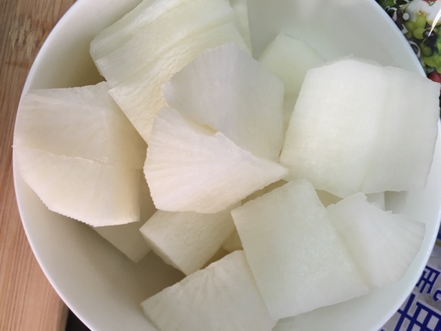 鲫鱼萝卜豆腐汤的做法图解4