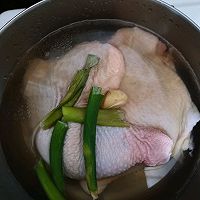 白灼鸡腿肉的做法图解2