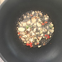 青椒煎蛋的做法图解2
