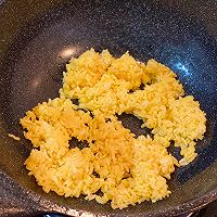 黄金鲜虾蛋炒饭的做法图解5