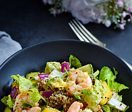 #夏日开胃餐#减脂健康美味藜麦米鲜虾菠萝牛油果沙拉的做法