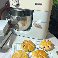 松软香甜！好看又好吃的花朵豆沙包的做法图解5