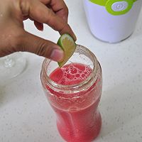 西瓜汁​#无果汁·不夏天#的做法图解6