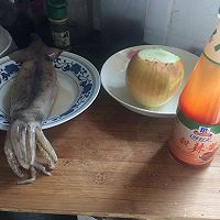 甜辣酱炒鱿鱼的做法图解1