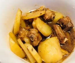 土豆炖排骨的做法
