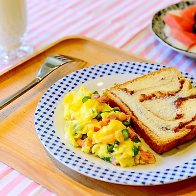 早餐-五彩杂蔬滑蛋（附滑蛋诀窍）