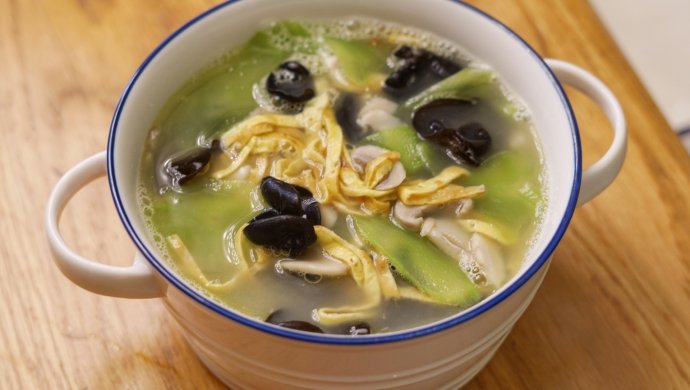 营养又健康的莴苣磨菇汤
