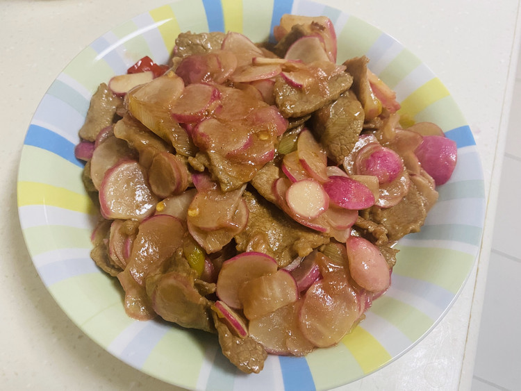 水萝卜炒牛肉的做法