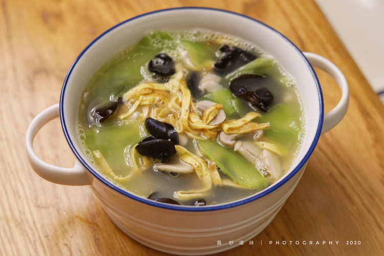 营养又健康的莴苣磨菇汤的做法
