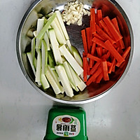 烫+炒拌|西葫芦胡萝卜的做法图解1