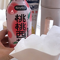 #玩心出道丨夏日DIY玩心潮饮挑战赛#桃桃奶昔的做法图解2