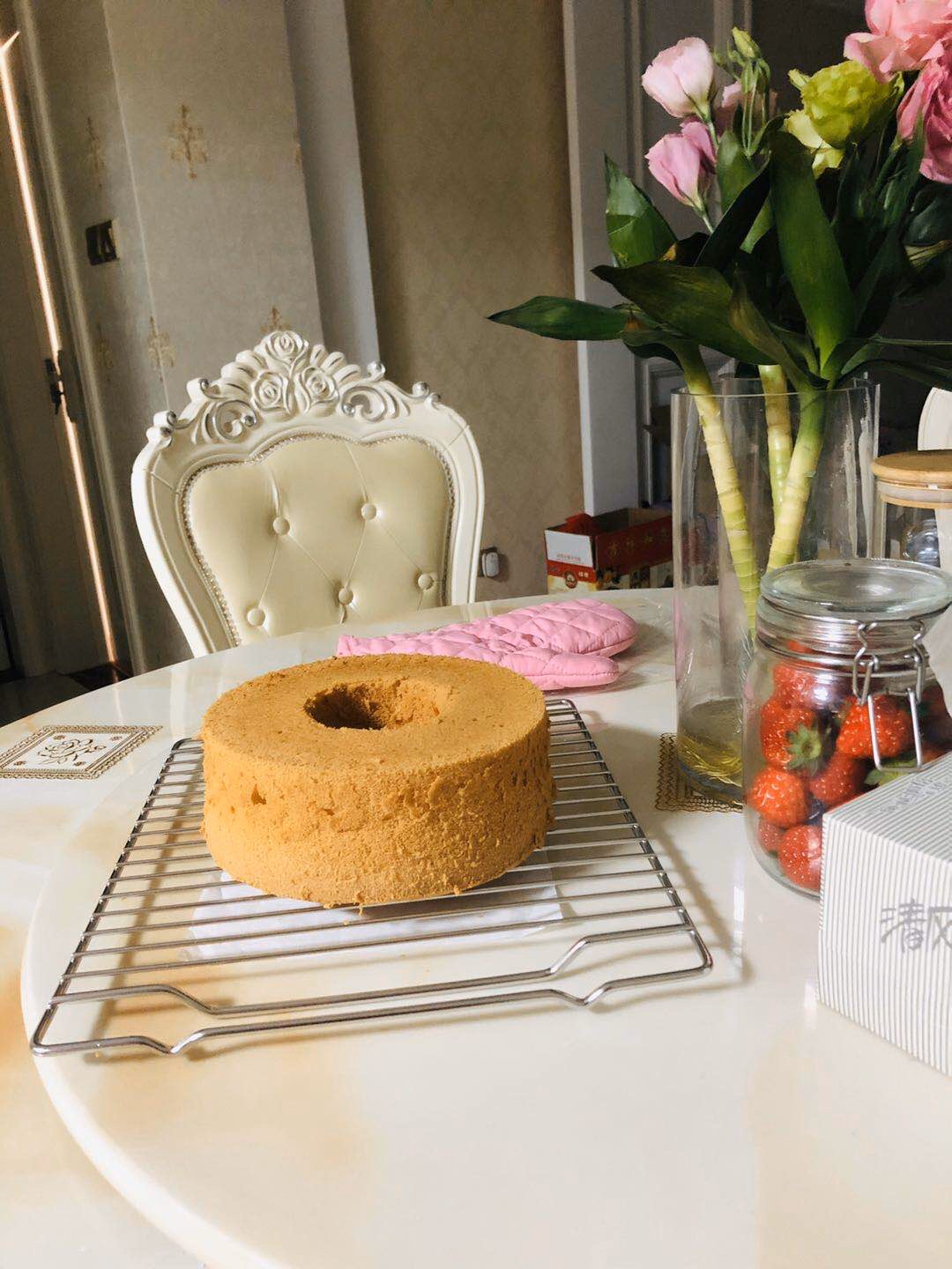 Eight inch hollow Qifeng cake. Difference between wet and dry