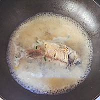 麻油鲫鱼浓汤的做法图解7