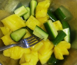 #本周热榜#夏季清爽解腻的小吃--菠萝拌黄瓜的做法