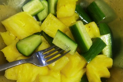 夏季清爽解腻的小吃--菠萝拌黄瓜