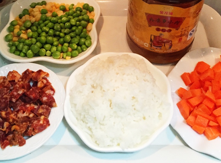 家常炒饭#金龙鱼外婆乡小榨菜籽油#的做法图解1