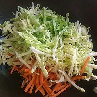 #素食主义#胡萝卜炒包菜，减脂必备的做法图解6