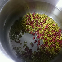 绿豆话梅小米粥的做法图解2