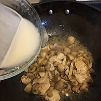 蘑菇炒鸡胸肉的做法图解5