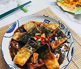 酱香挪威青花鱼炖老豆腐的做法